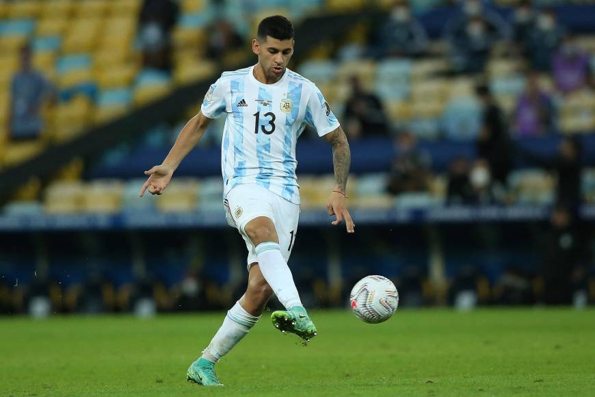 Cristian Romero (24 años) - El ‘Cuti’ es defensa del Tottenham de la Premier League y tiene un valor elevado en el mercado, con 55 millones de euros, según Transfermarkt.