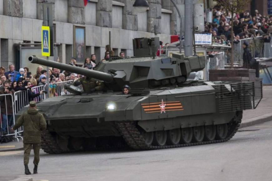 El tanque de batalla Armata T-14, ha sido descrito como el carro de combate de última generación que está llamado a reemplazar a los tanques de la era soviética.