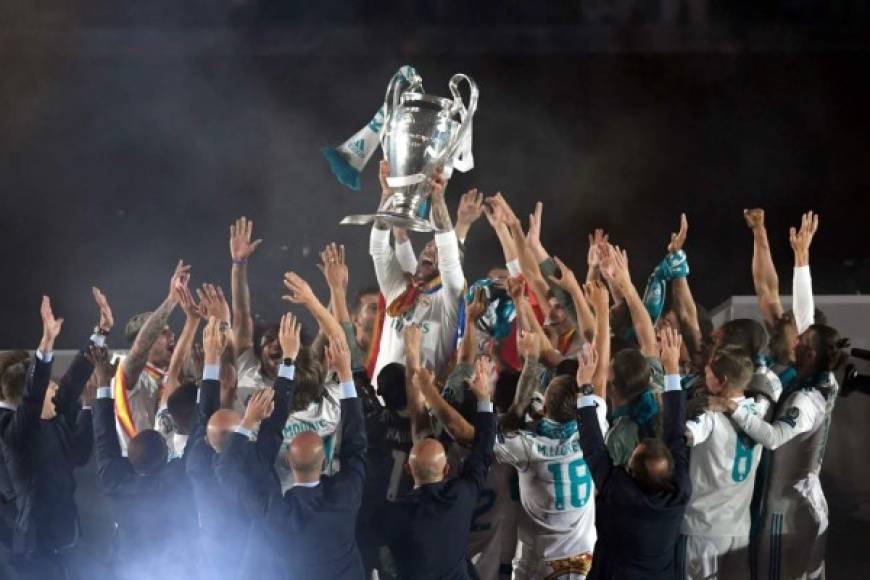 La celebración de los jugadores del Real Madrid. Sergio Ramos alzó de nuevo la Copa.