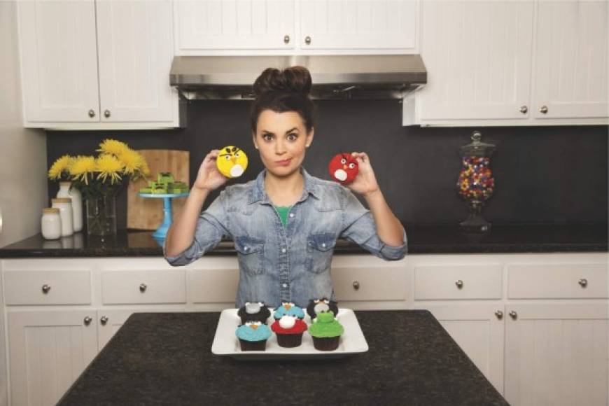 10. Rosanna Pansino: Es una chef autodidacta que publicará su primer libro de cocina este mes gracias a sus éxitosos videos de recetas fáciles. Ganó $2,5 millones con YouTube y tiene más de 4 millones de suscriptores.<br/><br/>