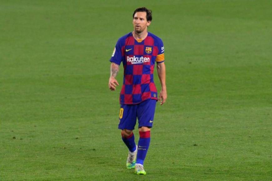 Lionel Messi: El astro argentino estará una posición más atrás dando y recibiendo balones, hoy será usado por Koeman más como un 10 que como centro delantero.