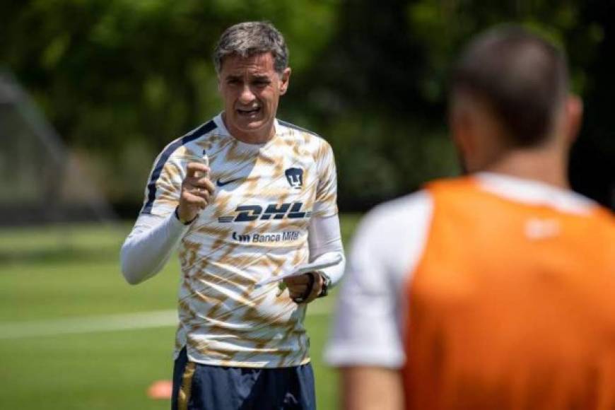 El español Míchel González anunció que deja de ser entrenador de los Pumas, por temas personales, lo cual dio a conocer a través de un video en las redes sociales del club universitario. Por otra parte se menciona que ha recibido una oferta para dirigir al Valencia.