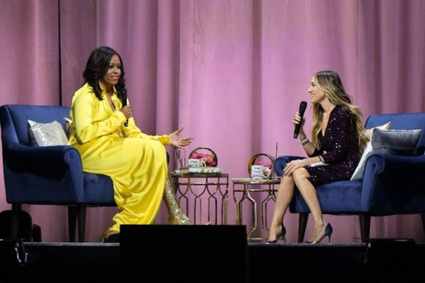 En 'Becoming' ('Convertirse'), Michelle Obama también dice haber estado sorprendida de que tantas mujeres hayan votado por el 'misógino' Trump en vez de Hillary Clinton en 2016.