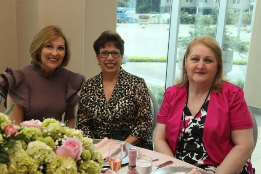 Zobeida Saybe, Sandra Herrera e Ingrid Scheurer.