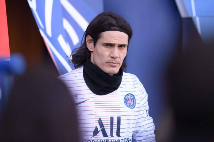 Fernando, el hermano y representante de Edinson Cavani, está en Lisboa escuchando, la oferta que le ha hecho llegar el Benfica. El club lisboeta sueña con tener a uno de los delanteros centros más importancartes del mundo en sus filas, aprovechando que está libre y que no tendría que pagar dinero por su traspaso.