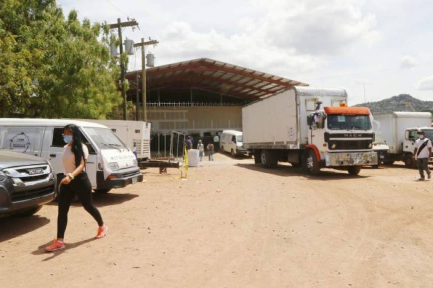 Camiones continúan llegando a Infop desde las más remotas comunidades de Honduras con el material electoral.