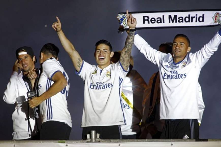 James y Danilo, celebrando como nunca el título de la Liga.