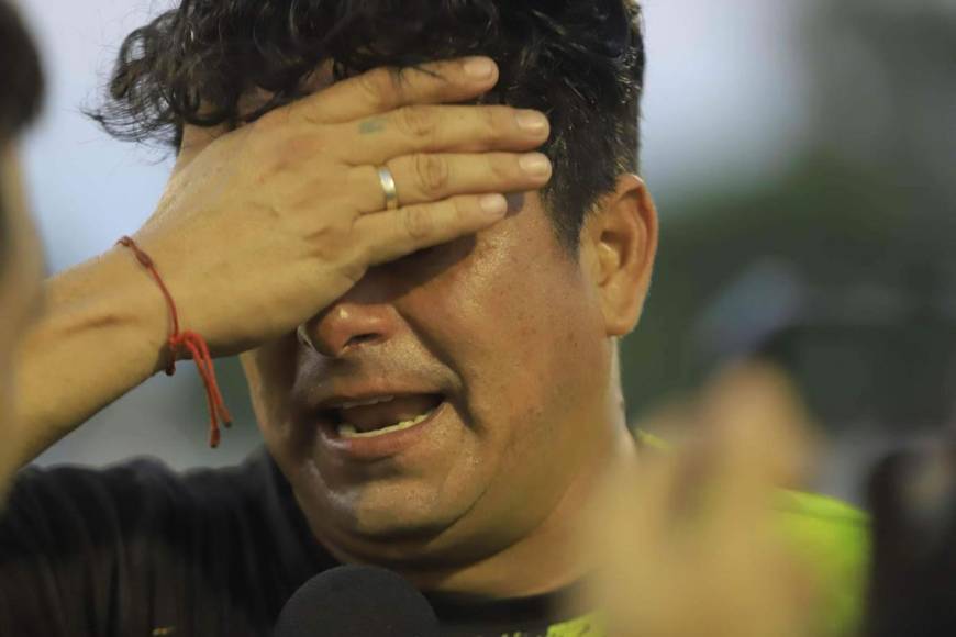 Reynaldo Tilguath no pudo contener las lágrimas tras ganar el título del Torneo Clausura 2023 de la Liga de Ascenso.