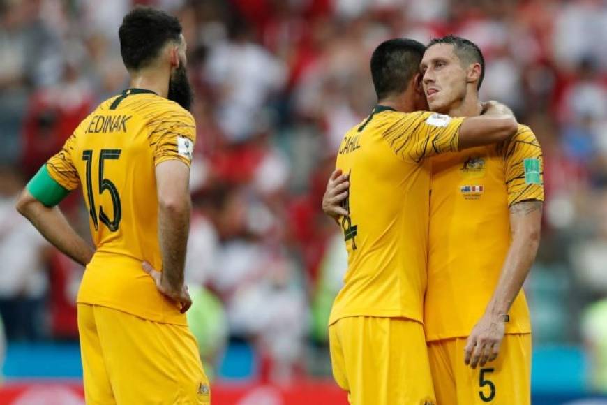 Los jugadores de Australia, tristes por la eliminación del Mundial de Rusia 2018. Foto AFP