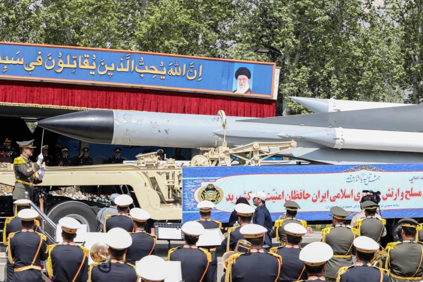 “La (Operación) ‘Promesa Verdadera’ destrozó la imagen de invencibilidad de Israel y demostró que su poder es como una telaraña”, dijo el mandatario en un discurso en Teherán, flanqueado por la plana mayor de las Fuerzas Armada iraníes.