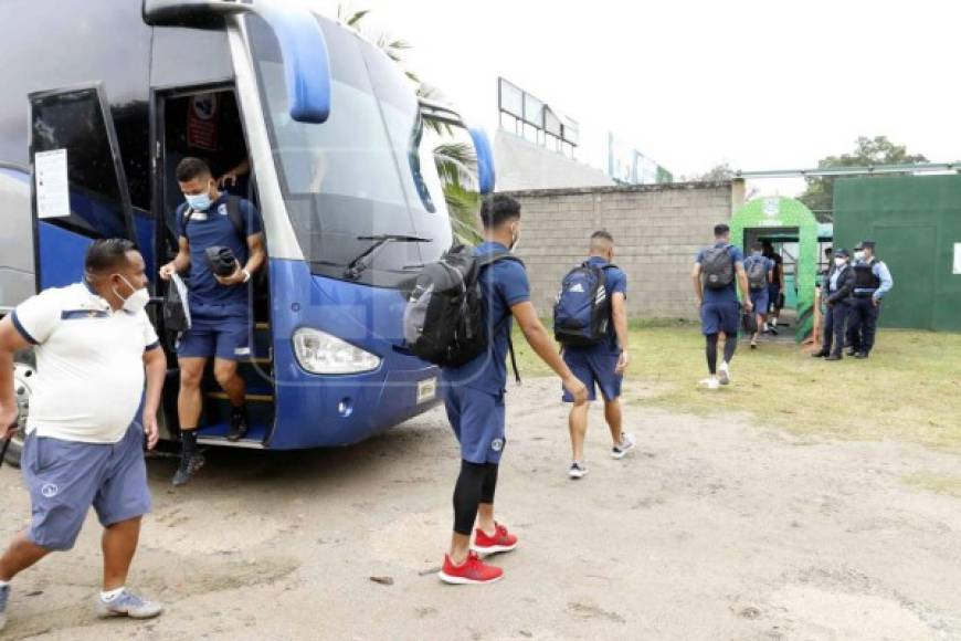 Llegada del plantel del Motagua al estadio Yankel Rosenthal.