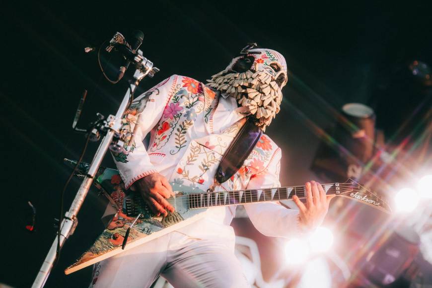 Guitarrista de la banda estadounidense Limp Bizkit, durante su presentación en el primer día del festival Lollapaloza este viernes. 