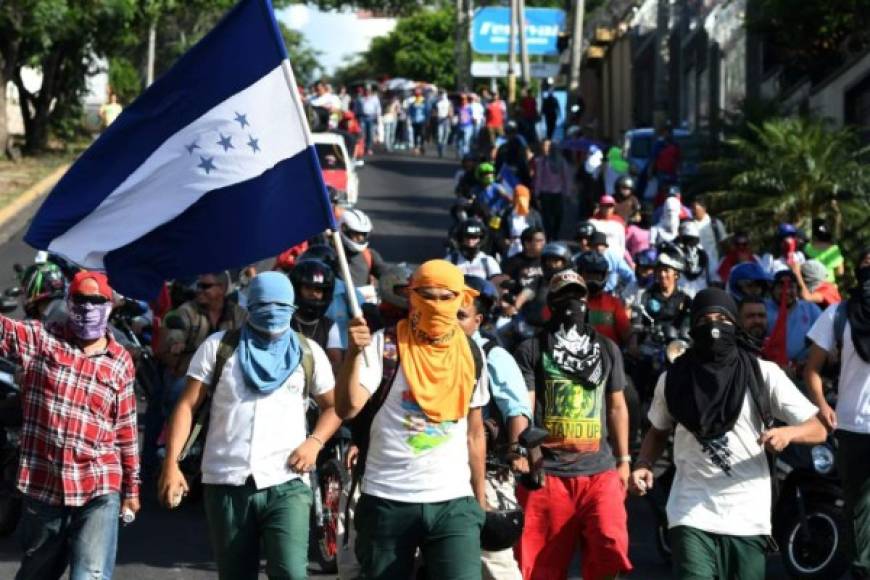 8. Honduras: El informe de Transparencia Internacional señala que 'el 54 % de los hondureños considera que la corrupción ha aumentado en el último año'. <br/><br/>El documento subraya que el 62 % de los hondureños cree que 'el Gobierno de la República actúa mal en la lucha contra este flagelo'.