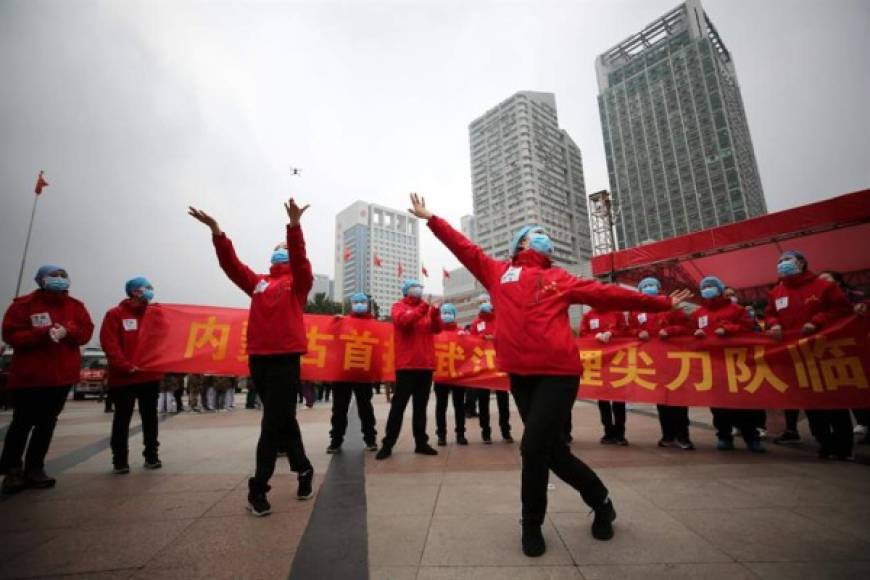 El Gobierno chino celebró en un acto oficial el fin de la epidemia en Hubei, y cerró los hospitales levantados en apenas 10 días para tratar a miles de pacientes infectados en febrero pasado.