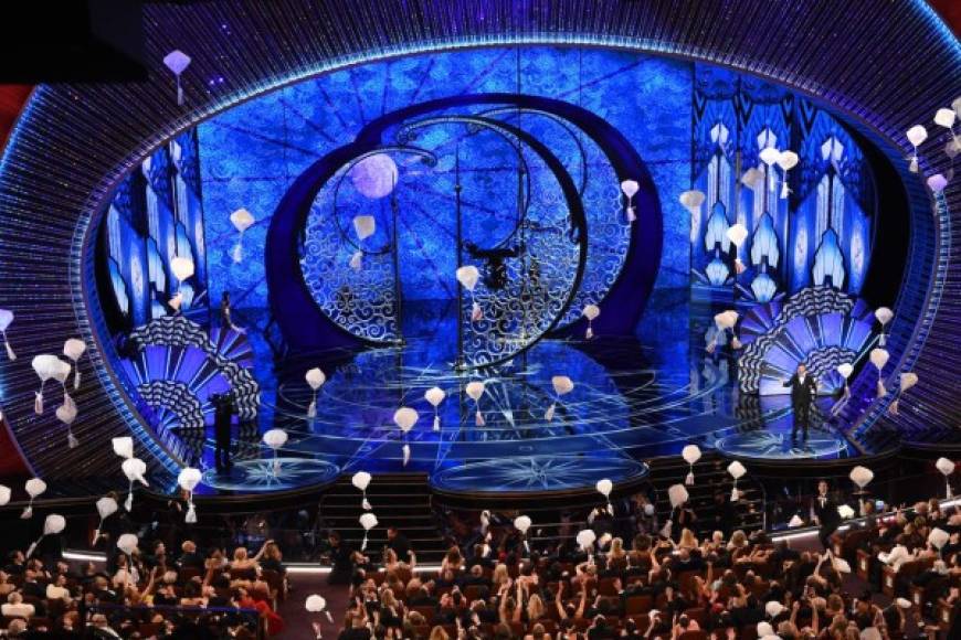 Hasta rosquillas les cayeron del techo a las celebridades reunidas en el teatro Dolby en la entrega de los premios Óscar.
