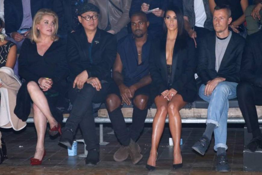 Catherine Deneuve, Alex Koo, Kanye West, Kim Kardashian y el diseñador Lucas Ossendrijver.