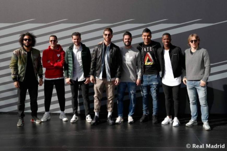 Los jugadores del Real Madrid participaron en una sesión fotográfica con sus nuevos autos de la mano del prestigioso fotógrafo David LaChapelle.
