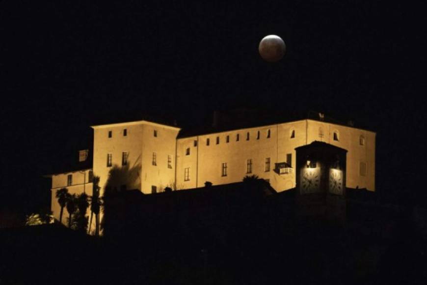 Imagen en 'Castello della Manta' en Manta, cerca de Cuneo, noroeste de Italia.