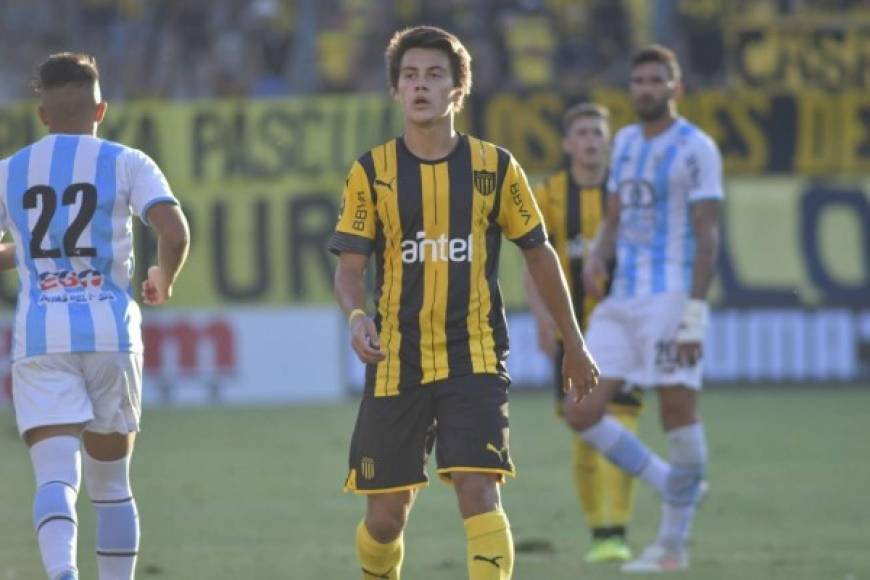 Facundo Pellistri es la joya uruguaya por la que pelean Arsenal, Barcelona y Real Madrid. El futbolista de Peñarol prepara su inminente salto a Europa de la mano de algún gigante europeo, preparando el club inglés una oferta de 30 millones de euros que superaría a las realizadas por blancos y azulgranas para hacerse con sus servicios.