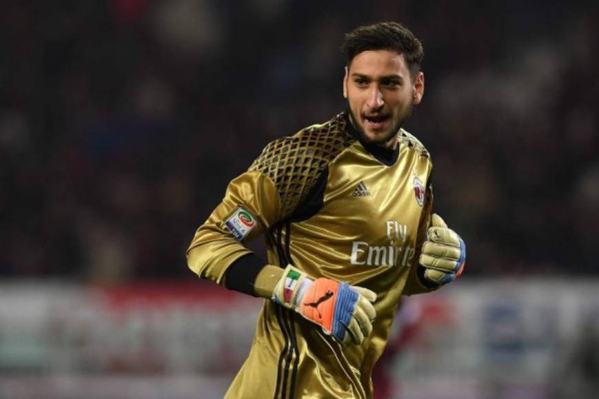 El portero italiano Gianluigi Donnarumma, del Milan, estaría en la agenda del PSG para renovar su plantilla.