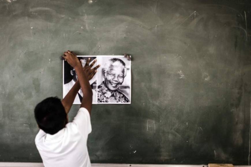 'Nadie nace odiando a otra persona por el color de su piel, o su origen, o su religión. La gente tiene que aprender a odiar, y si ellos pueden aprender a odiar, también se les puede enseñar a amar'.