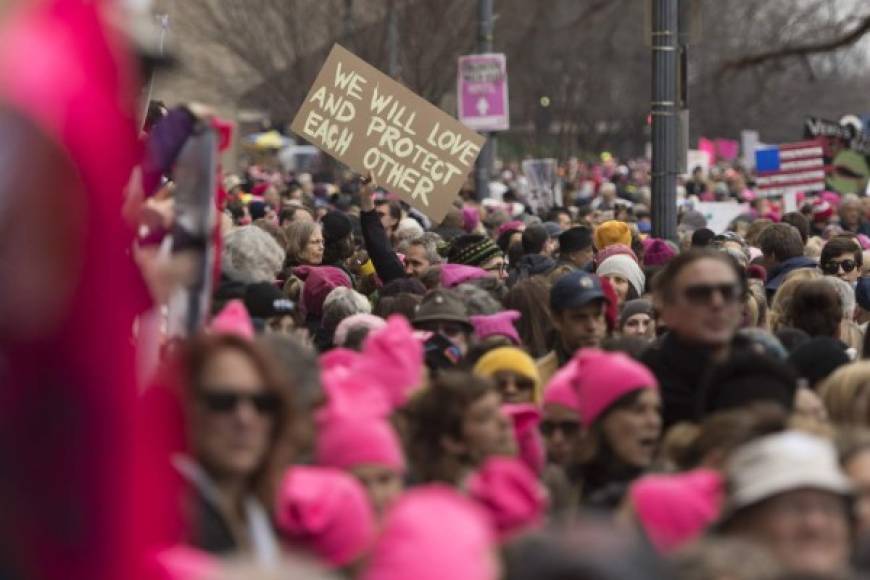 Mujeres de todas las edades están al frente de las protestas este sábado en ciudades de Estados Unidos. <br/><br/>