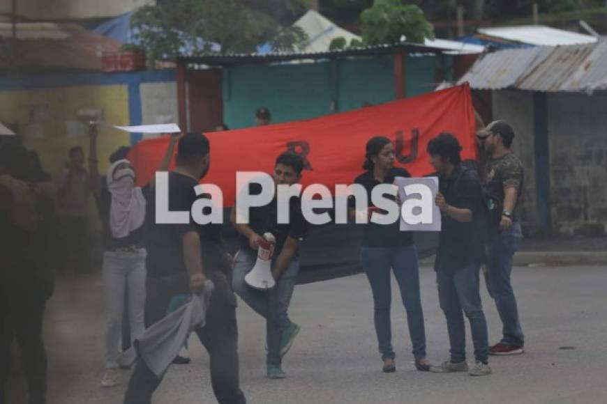 En Tegucigalpa, los estudiantes de la UNAH suspendieron las tomas y convocaron a un diálogo para el martes próximo.