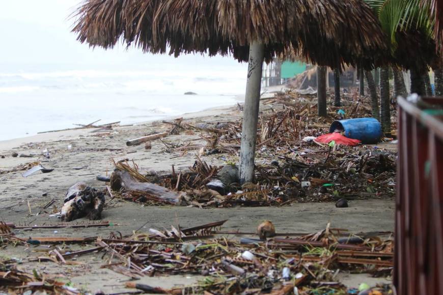 Las bellas playas de Tela han sufrido las consecuencias del temporal frío y lluvioso que afecta a la mayor parte de Honduras en los últimos días de este 2022. 