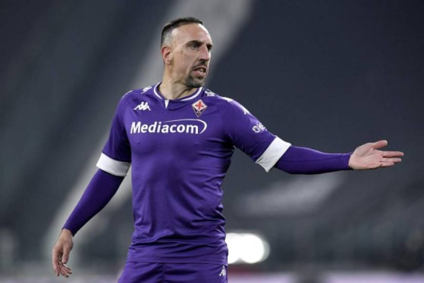 Según La Gazzetta dello Sport, Franck Ribéry no continuará una temporada más en la Fiorentina. Sus frecuentes problemas físicos y el deseo de regresar a Alemana jugarían en contra de una prolongación de su vínculo.