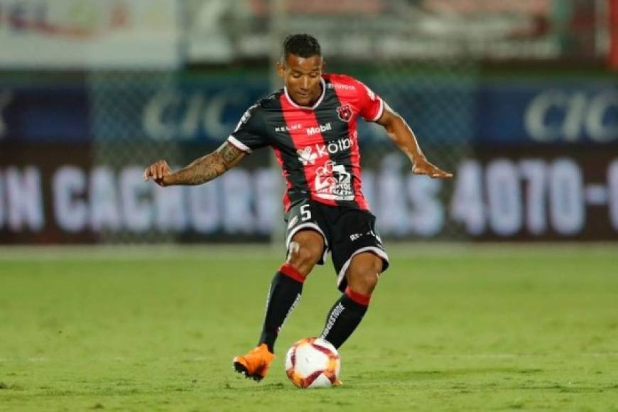 Luis Garrido (Liga Deportiva Alajuelense/Costa Rica) - El volante contención puede volver a vestir los colores de la Selección de Honduras tras el nivel que ha mostrado en el fútbol costarricense.