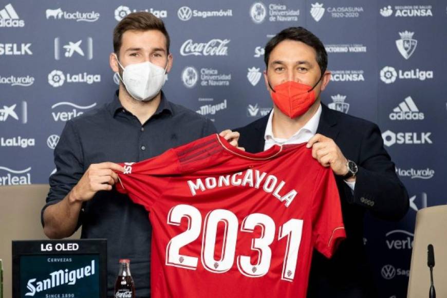 El mediocentro Jon Moncayola (23) renueva con el Osasuna hasta junio de 2031. Su cláusula de rescisión asciende a 22.000.000 €, quedando reducida a 20.000.000 € a partir de 2023 y a 8.000.000 € en caso de descenso. Foto Twitter Osasuna.