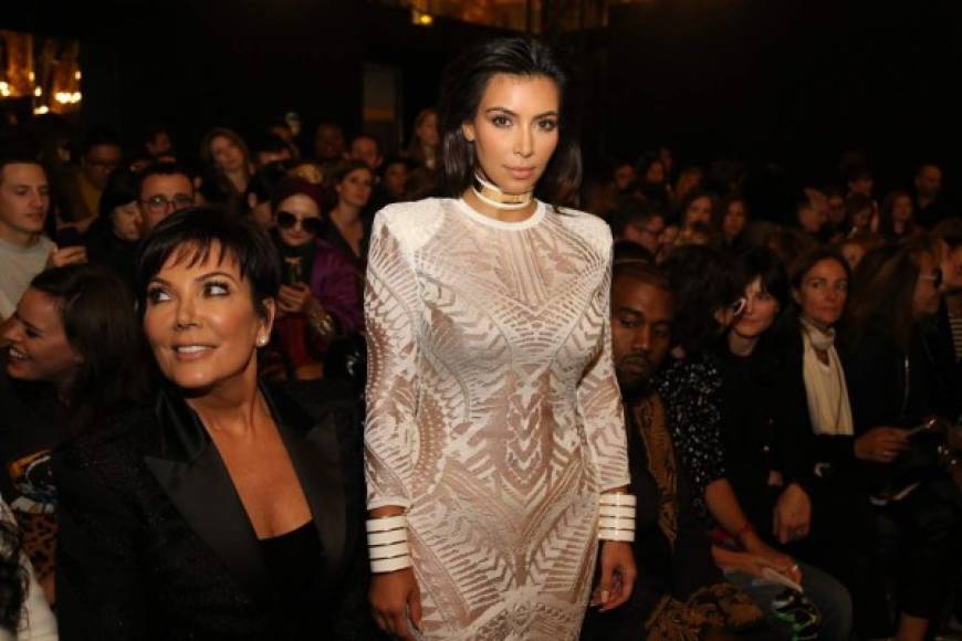 Kim Kardashian presenció en primera fila la Semana de la Moda en París.