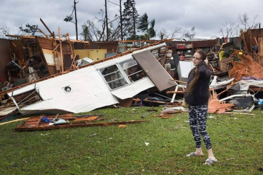 Varios residentes se encontraban en estado de shock tras el azote del monstruoso huracán y la destrucción que causó.