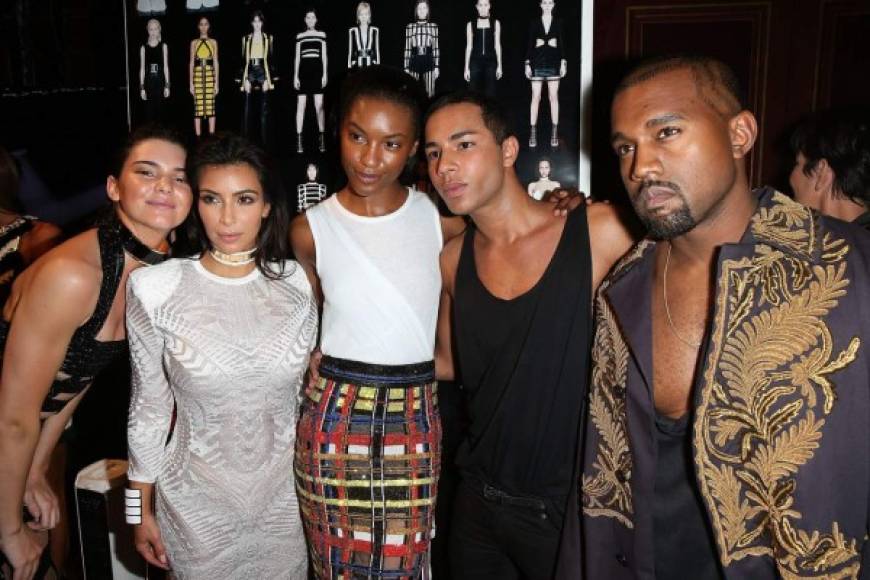 Kendall Jenner, Kim Kardashian, diseñador Olivier Rousteing y Kanye West.