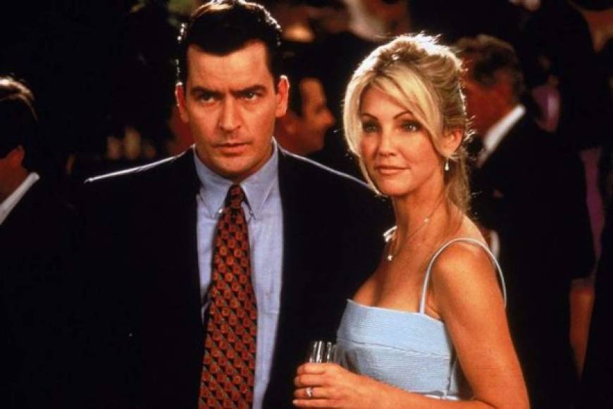 Heather Locklear y Charlie Sheen protagonizaron una comedia 'Money Talks' en 1997.