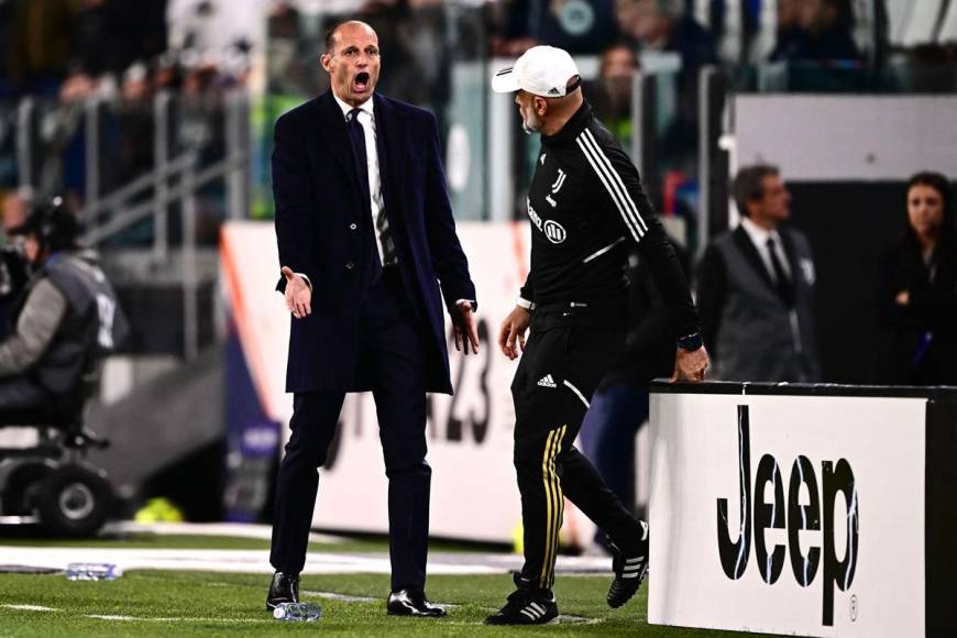 Massimiliano Allegri - El entrenador italiano de la Juventus percibe 12,8 millones de euros por temporada. La Vecchia Signora es uno de los grandes de Europa y el hecho de vivir un mal momento actualmente, no quita que tengan a uno de los técnicos mejor pagado del fútbol.