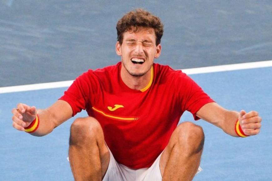 El festejo de Pablo Carreño después de vencer a Novak Djokovic en el partido por el bronce de los Juegos Olímpicos de Tokio 2021.