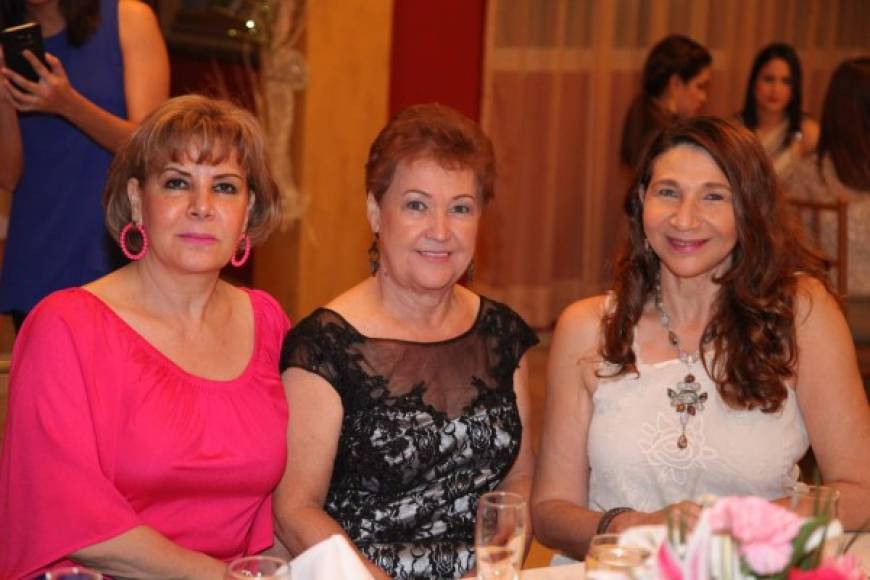 Marcia Canahuati, Alba Mejía y Lilian Saavedra.