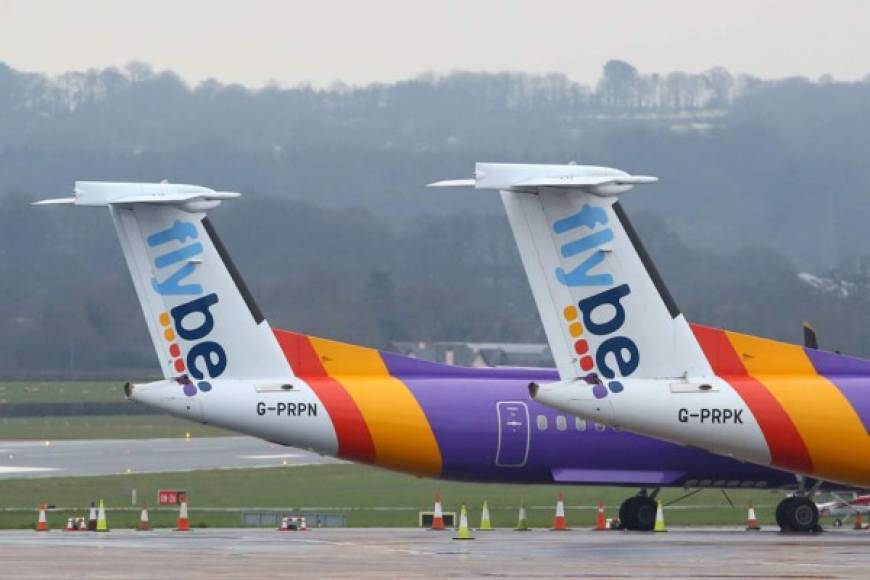 La epidemia de COVID-19 se cobró este jueves su primera víctima en el sector, la aerolínea regional británica Flybe, que anunció su quiebra, tras haber escapado a ella recientemente gracias a una ayuda gubernamental.