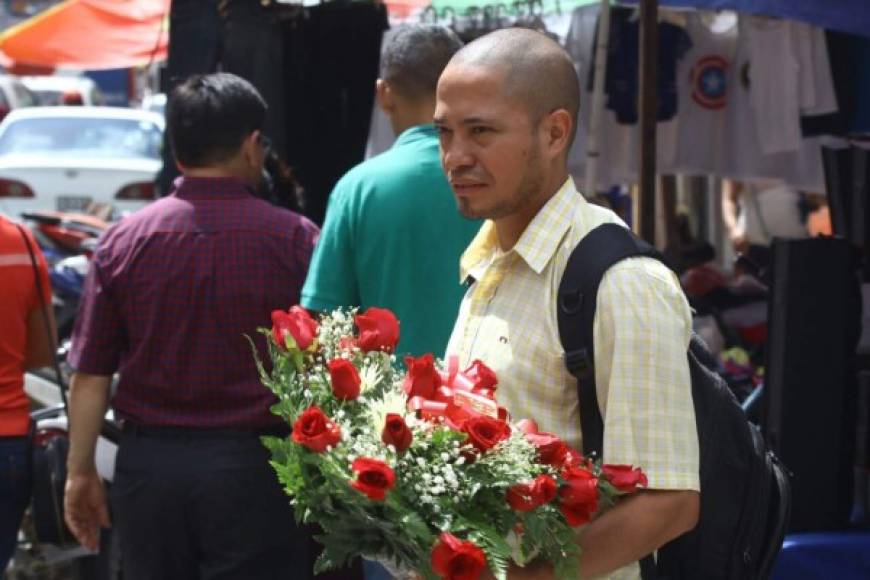 Las rosas es una de las flores que más compran las personas para regalar en esta fecha.