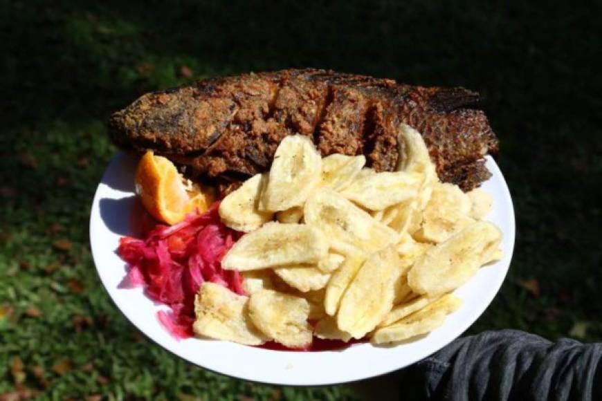 Es imposible visitar el Lago de Yojoa y no disfrutar de una delicioso pescado frito.