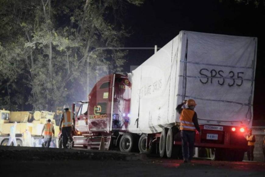 A mediados de agosto se culminaría con esta labor, en la que estará involucrado personal de la empresa Ecomac, la Comisión Permanente de Contingencias (Copeco), al igual que de las Fuerzas Armadas.<br/><br/>Sacar los hospitales de Puerto Cortés demoró varios días a raíz de la investigación que realiza el Ministerio Público por supuestos actos de corrupción en la compra realizada por el entonces director Marco Bográn.