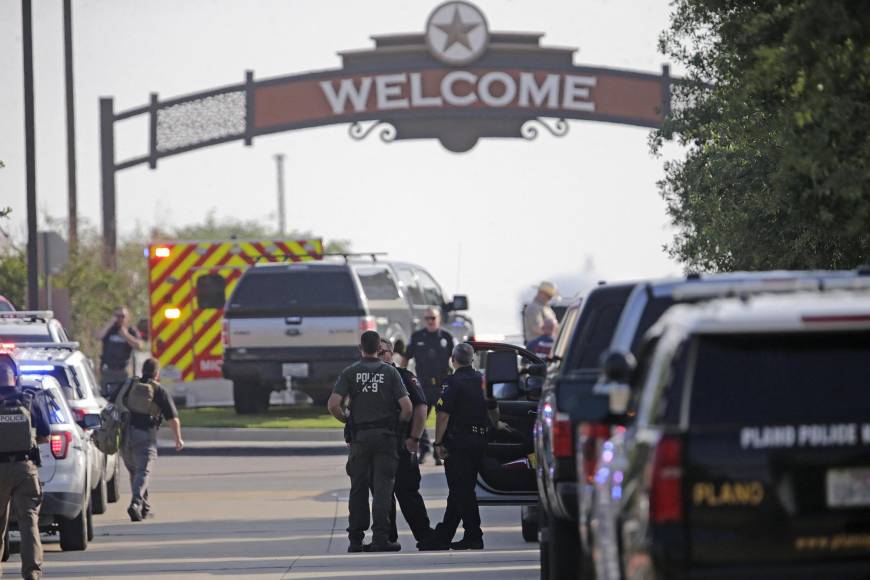 El caos, el pánico y el desconcierto llenaron este sábado las calles de un centro comercial al aire libre en Allen, Texas, en el que un hombre mató al menos a ocho personas antes de ser reducido por un policía que atendía otra emergencia en la zona.