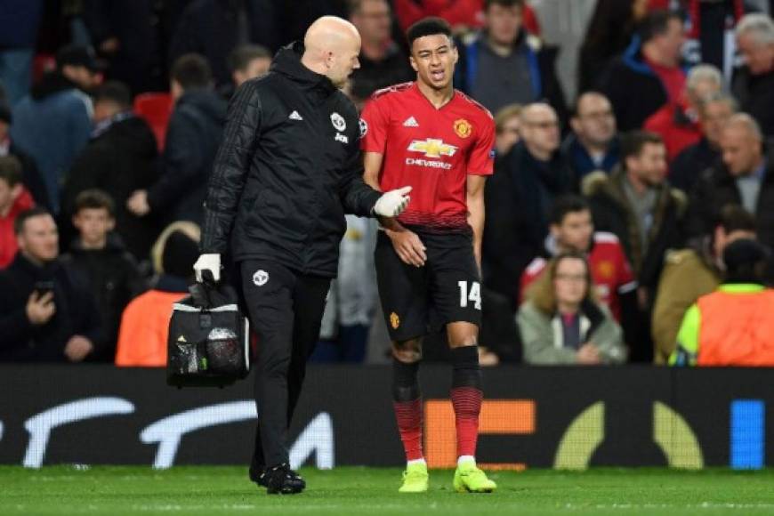 Las cosas comenzaron mal para el Manchester United luego de que el mediocampista Jesse Lingard se retiró del campo por lesión.