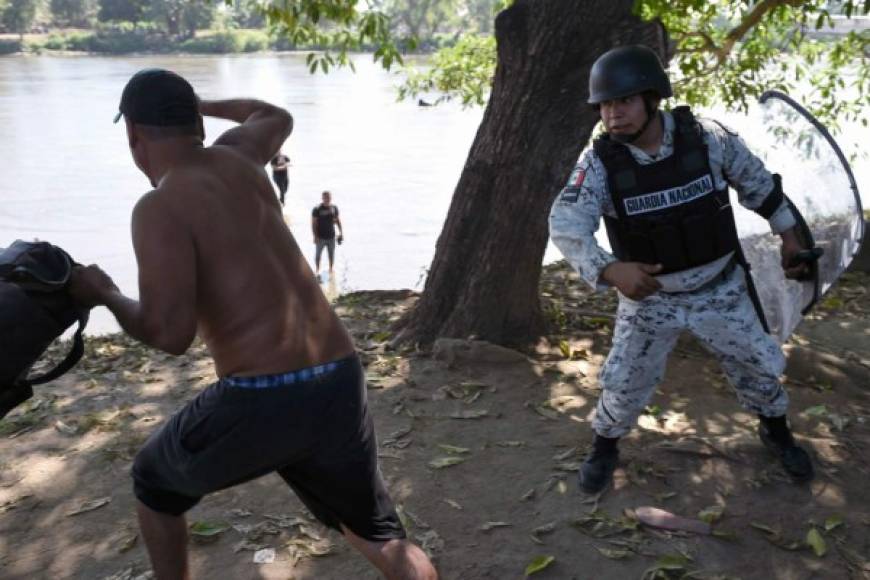 La caravana migrante intentó entrar a México por la fuerza el pasado lunes, lo que provocó un enfrentamiento entre la Guardia Nacional y los migrantes, en su mayoría hondureños.