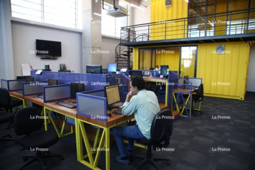 En Altia Technology Park funcionan varias empresas que ofrecen servicios de call center.