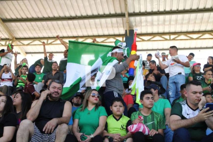 Un llenazo reportó el estadio John F. Kennedy de Ocotepeque apoyando al Atlético Pinares.