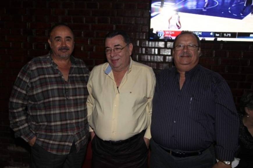 Carlos Deras, Carlos Nolasco y Tavo Castañeda.