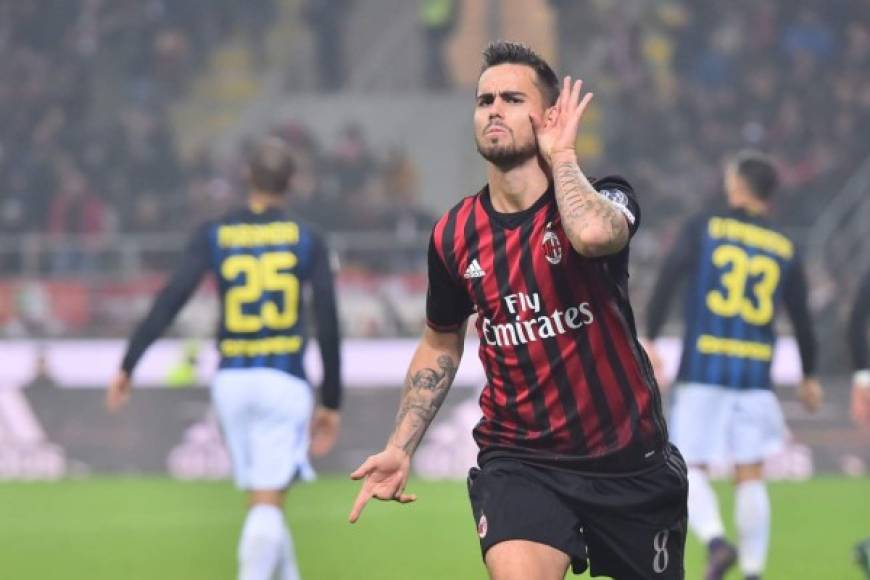 Según Sky, los máximos responsables ejecutivos del Milan, Fassone y Mirabelli, se han reunido con Suso para hablar de la posibilidad de prolongar su contrato, que tiene vigencia hasta 2019. El gaditano ha mostrado su voluntad de permanecer en el club rossonero.