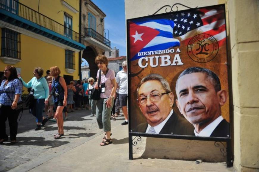 En las calles de La Habana se pusieron fotos los mandatarios Barack Obama y Raúl Castro.